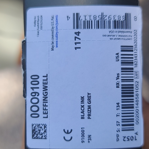 Oakley 🕶 - Picture 2 of 2